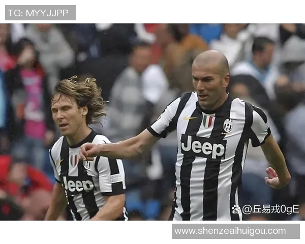 足球巨星背后的传奇恩师：他们如何塑造了顶级球员的命运与辉煌